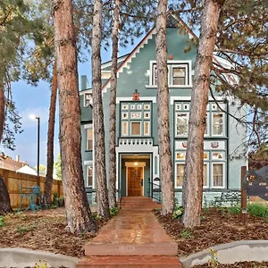 https://flora-house-denver.seedenverhotels.com